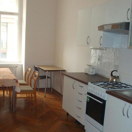 Gallery Hostel Praha Bagian luar foto