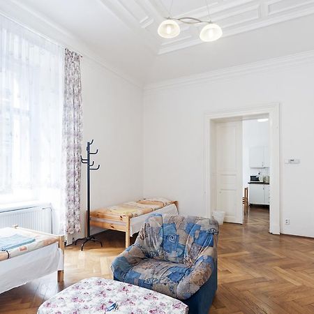 Gallery Hostel Praha Bagian luar foto
