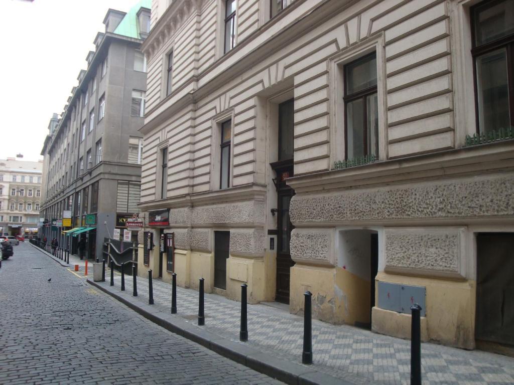 Gallery Hostel Praha Bagian luar foto