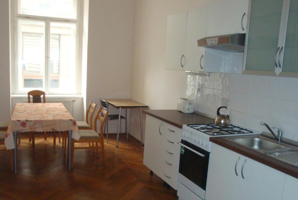 Gallery Hostel Praha Bagian luar foto