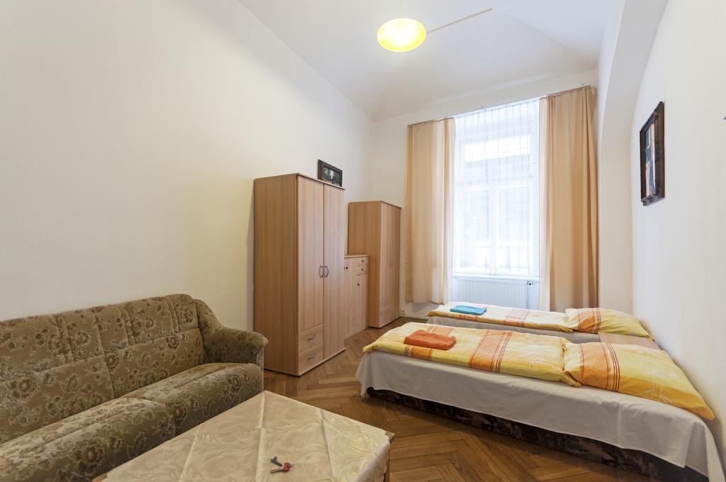 Gallery Hostel Praha Bagian luar foto
