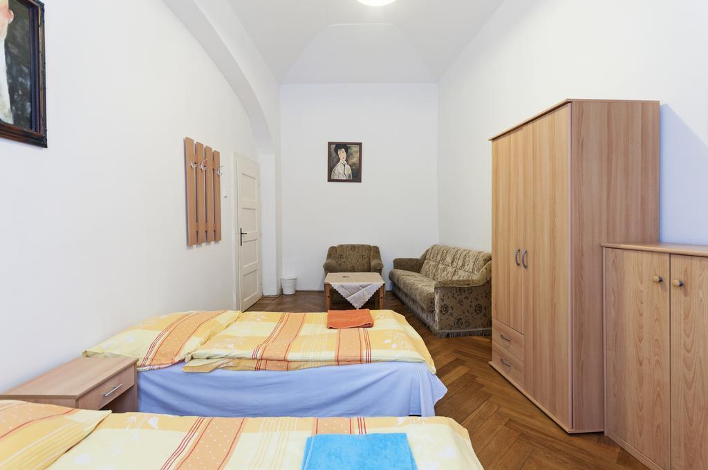 Gallery Hostel Praha Bagian luar foto