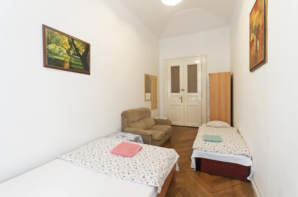 Gallery Hostel Praha Bagian luar foto